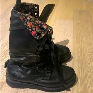 Dr. Martens 1904 floral print inside black ribbon